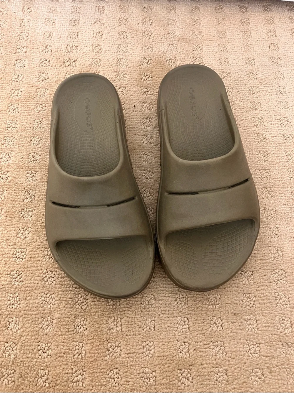 OOFOS Olive Green Women’s Recovery Slide Size 6